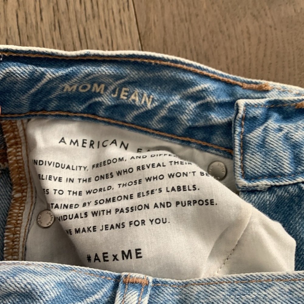 American Eagle Ripped Mom Jean - Picture 11 of 11